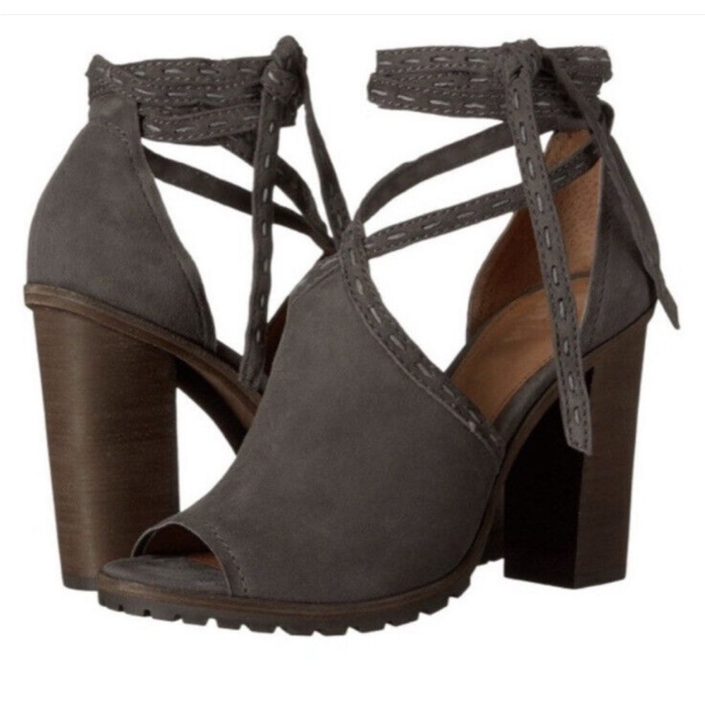 NWOT FRYE- Suzie Pickstitch Lug Sole Grigio Suede Heel Sandal- size 9.5